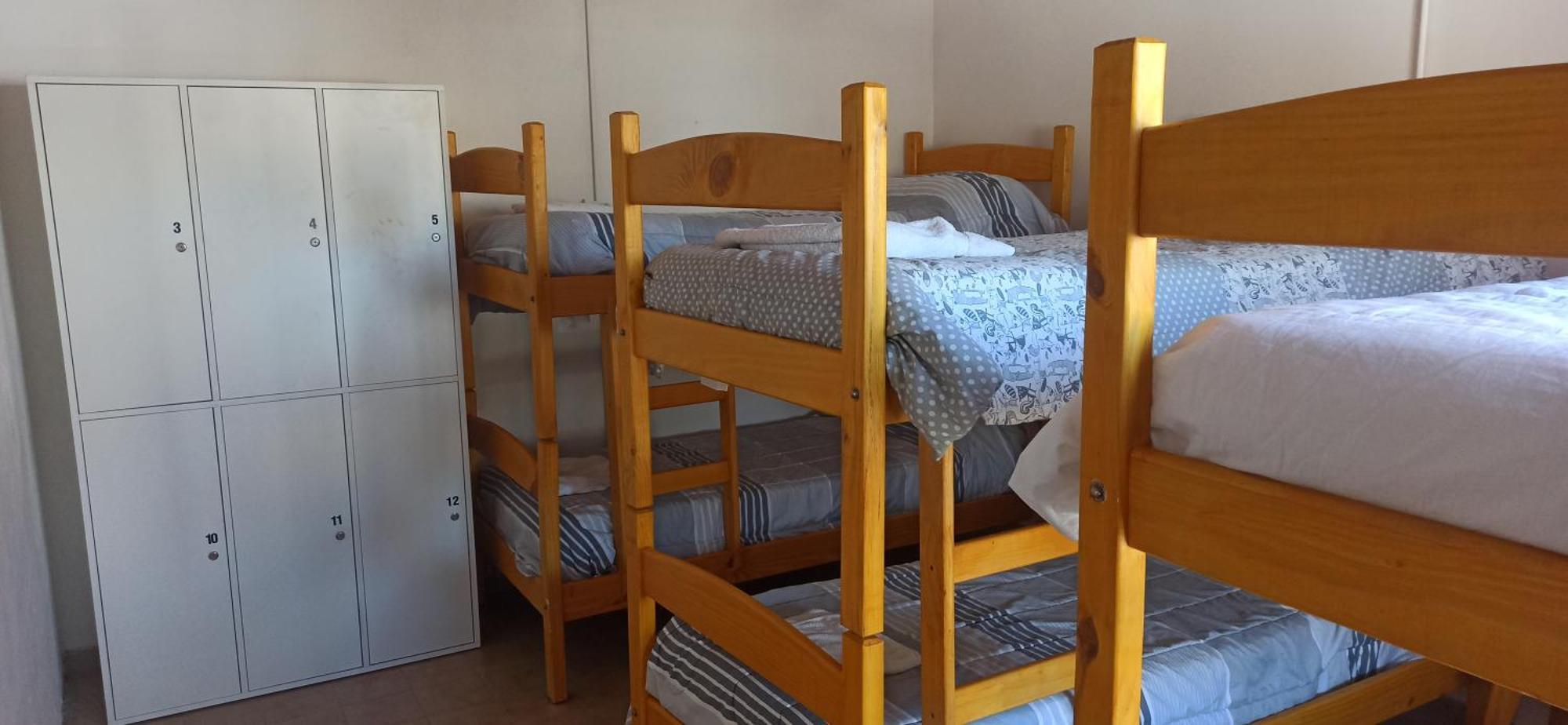 פוארטו מדרין El Faro Hostel חדר תמונה