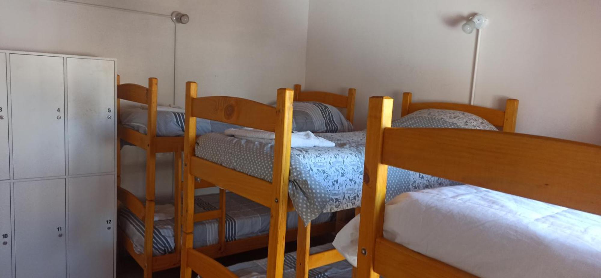 פוארטו מדרין El Faro Hostel חדר תמונה