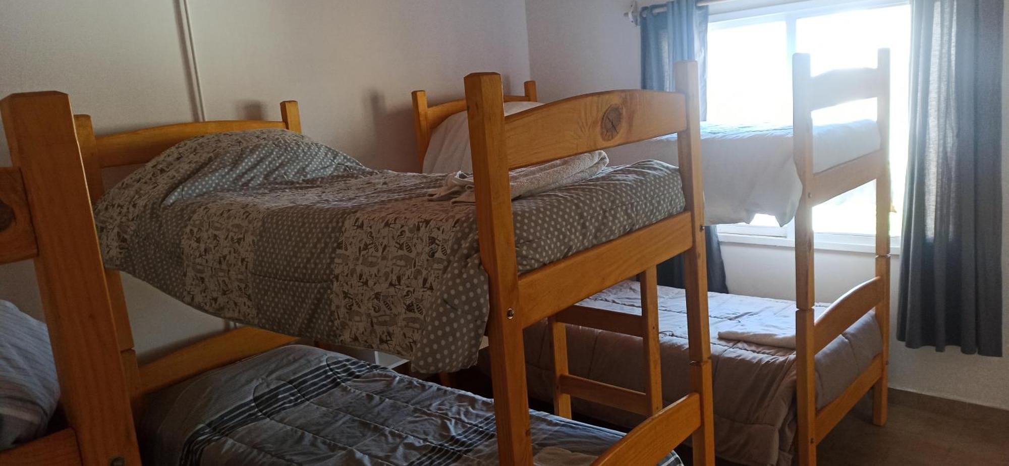 פוארטו מדרין El Faro Hostel חדר תמונה