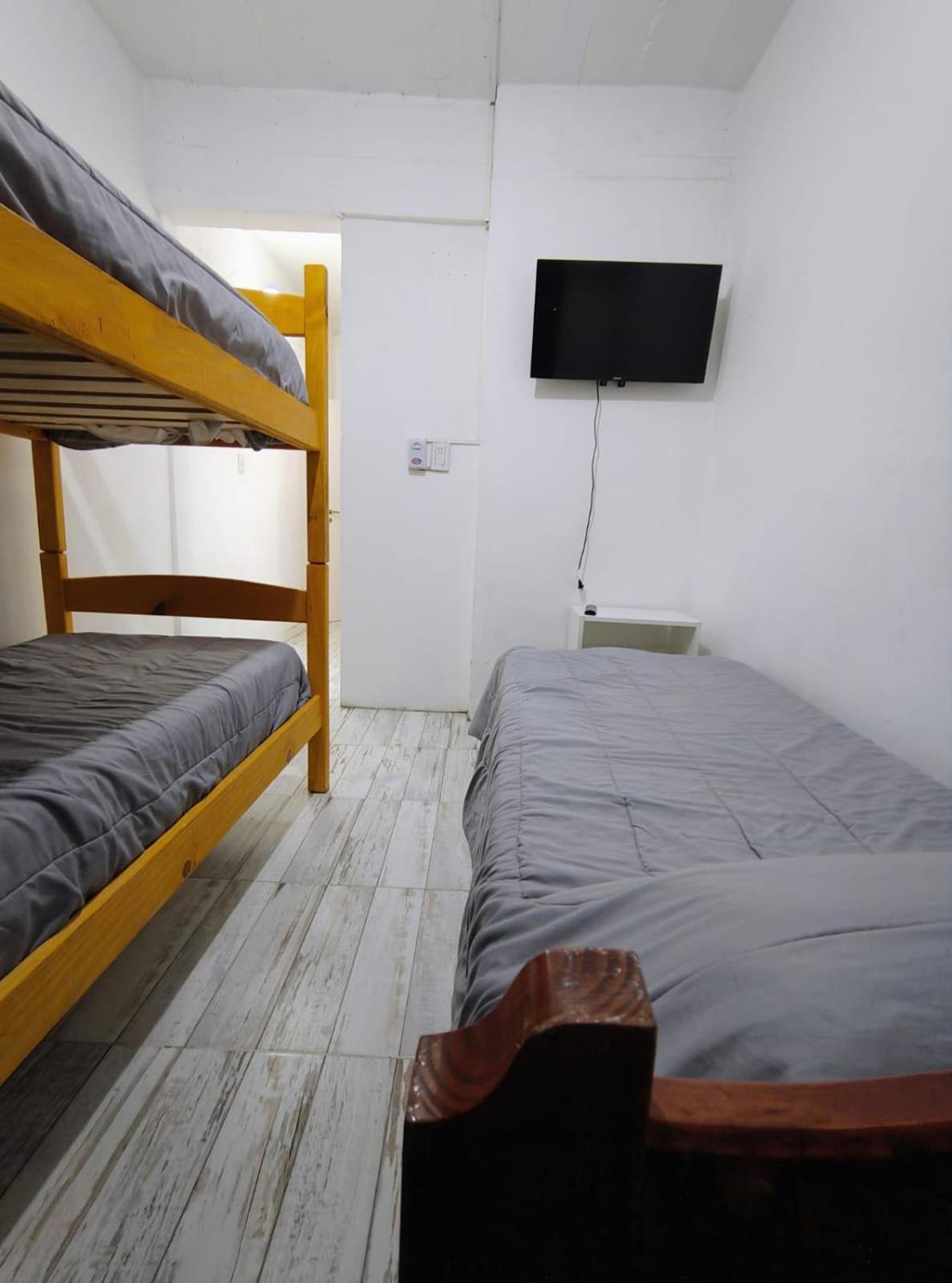 פוארטו מדרין El Faro Hostel מראה חיצוני תמונה